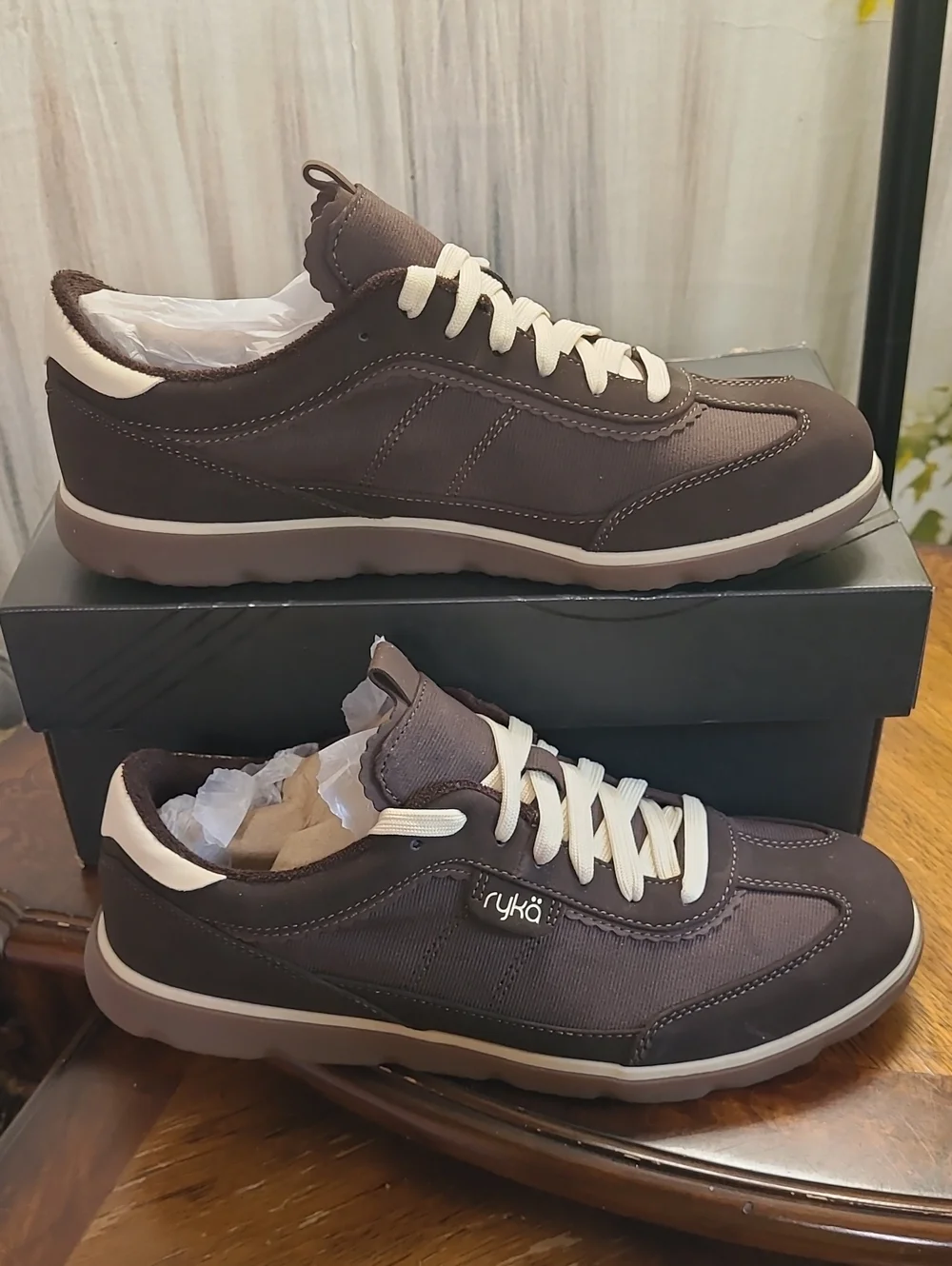 New in box! Ryka Effortless Womens 9.5 brown athletic low top lace up sneaker
